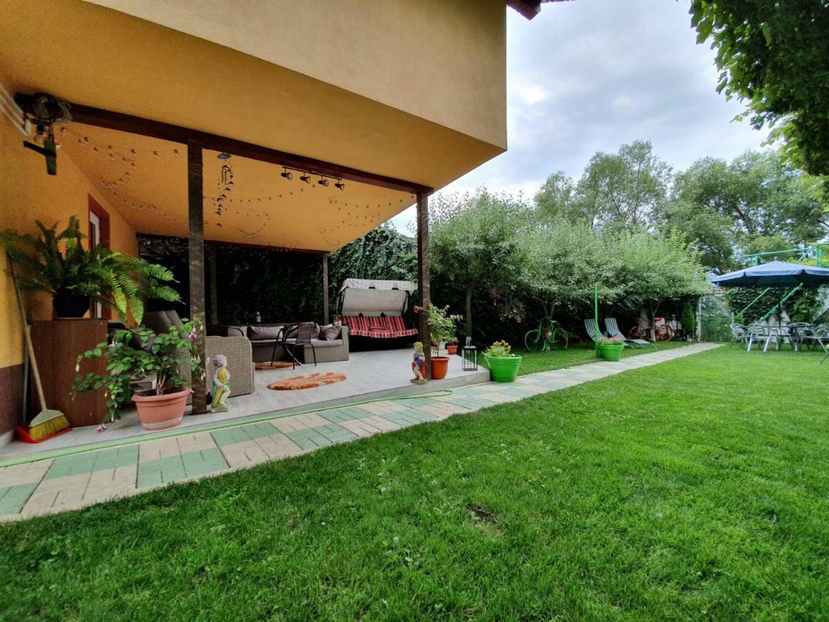 Casa Lucky Hotel Risnov Exterior photo